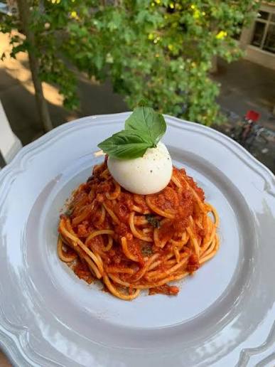 Spaghetti Burrata y Tomate